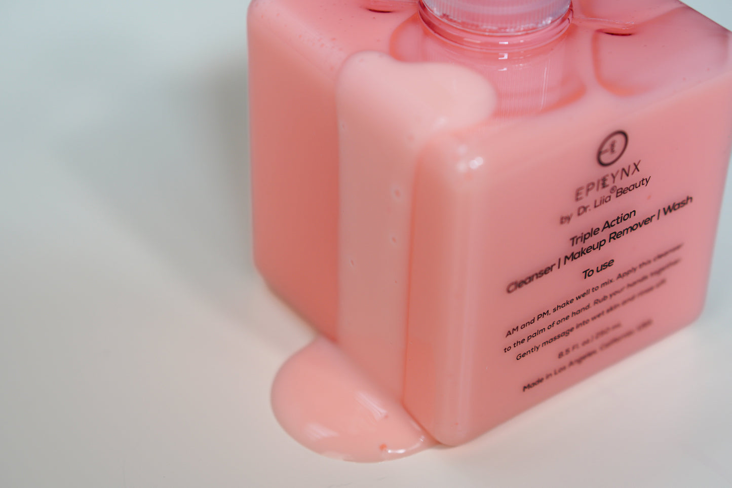 EpiLynx Gentle Hydrating Facial Cleanser with aloe, cucumber, and antioxidants, suitable for vegan, nut-free, and gluten-free skincare.