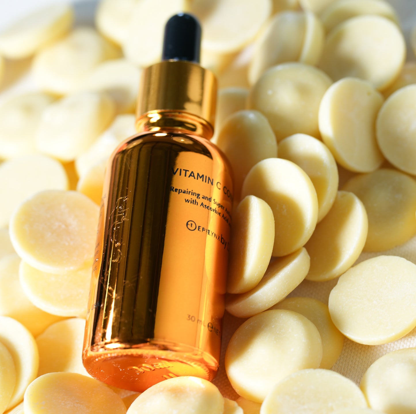 EpiLynx Brightening Vitamin C Glow Serum for sensitive and dry skin, featuring a clear dropper bottle and serum inside.