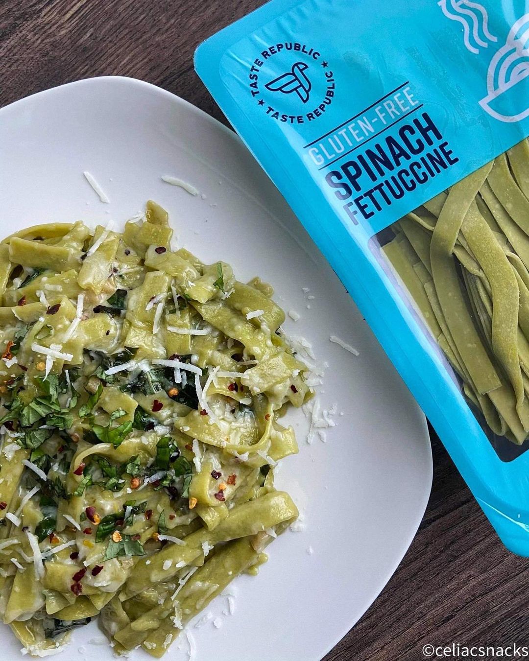 Taste Republic gluten-free spinach fettuccine pasta served on a plate with fresh vegetables, showcasing a nutritious, gluten-free meal.