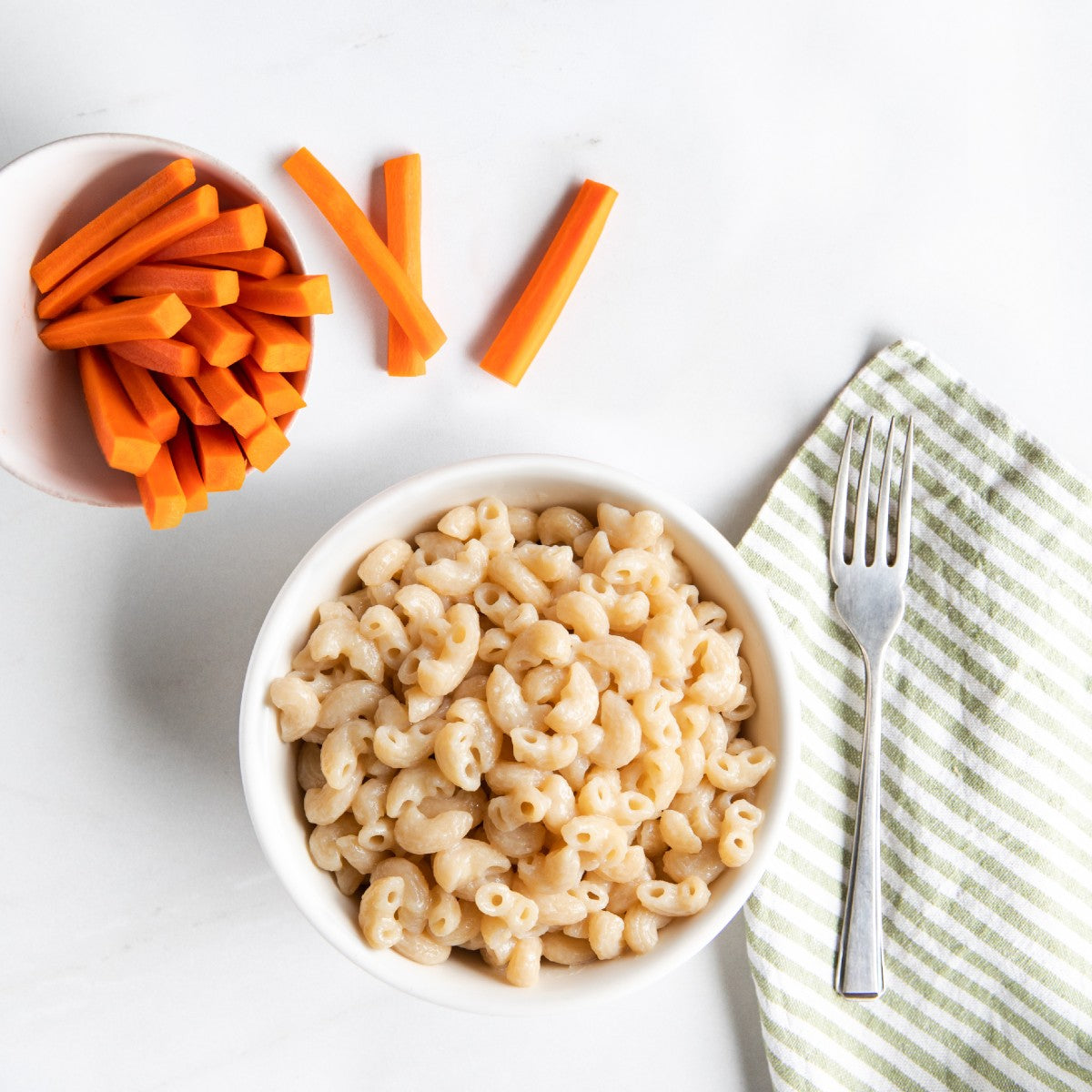 Gluten-free vegan Jovial Mac with dairy-free ingredients, featuring a creamy pasta dish in a natural setting.