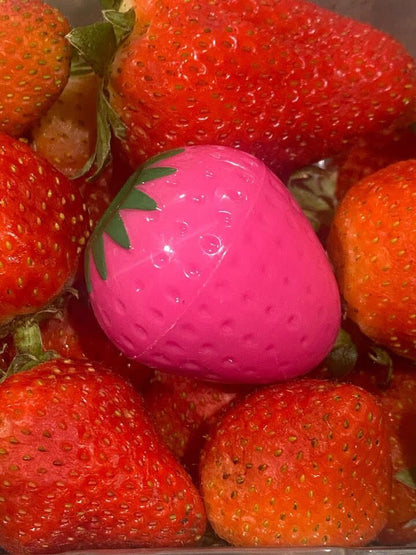 EpiLynx Ultimate Hydrating Lip Butter vegan gluten-free hypoallergenic lip balm applied on dry lips.